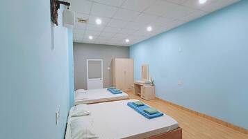 Family Room | Hypo-allergenic bedding, soundproofing, free WiFi