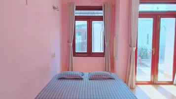 Hypo-allergenic bedding, soundproofing, free WiFi