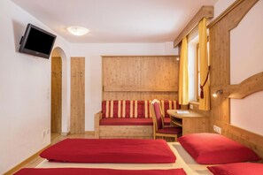 1 bedroom, free WiFi, bed sheets - Holiday Apartment "Hollenze - Gruberhof" with Wi-Fi & Mountain View (St. Jakob - Ahrntal / Südtirol)