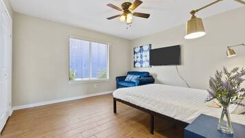 3 bedrooms, desk, iron/ironing board, free WiFi