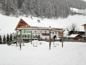 المنطقة المحيطة بالمنشأة