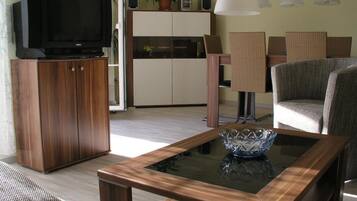 Smart-TV, BĂŒcher, Stereoanlage