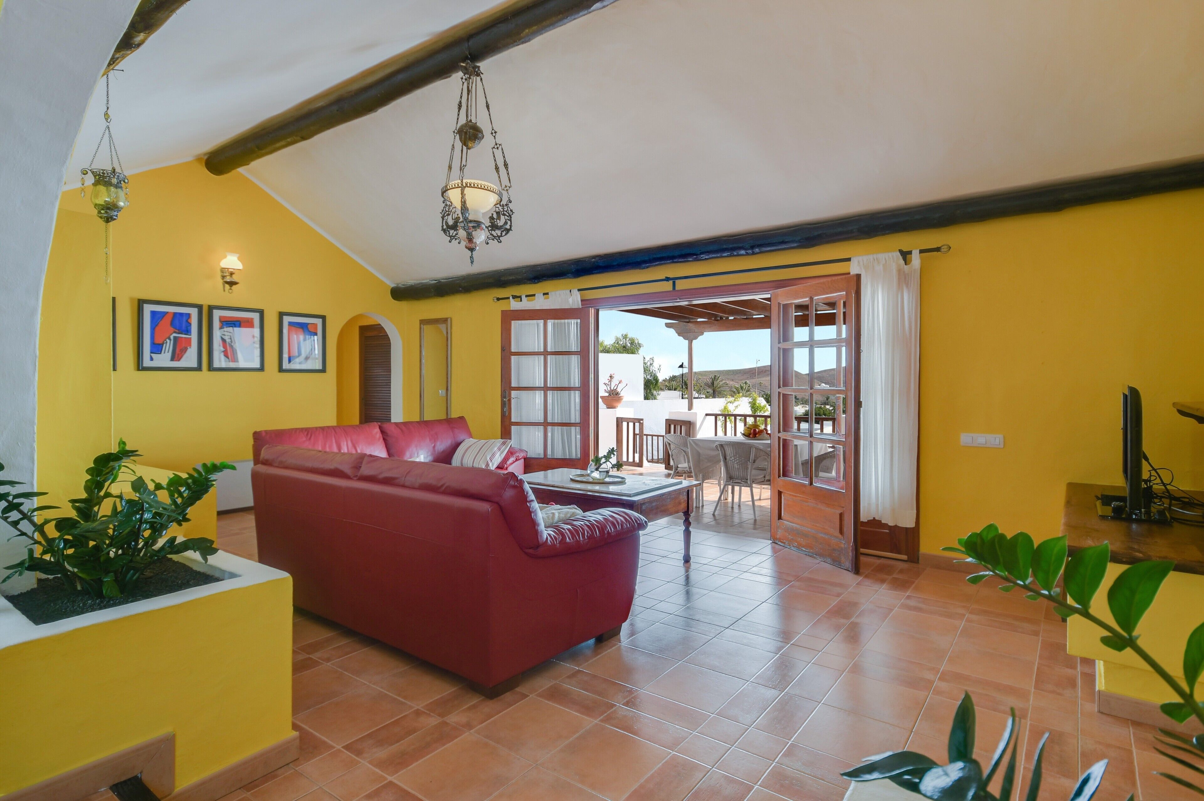 Fernseher, DVD-Player, Stereoanlage