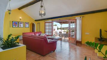 Fernseher, DVD-Player, Stereoanlage