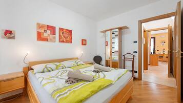 2 bedrooms, iron/ironing board, free WiFi, bed sheets