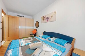 2 bedrooms, iron/ironing board, free WiFi, bed sheets - Apartment “Pure Relaxation Between Lake and Mountains” with Pool, Terrace & Whirlpool (San Zeno)