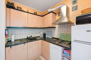 Kühlschrank, Mikrowelle, Herdplatte, Geschirrspüler