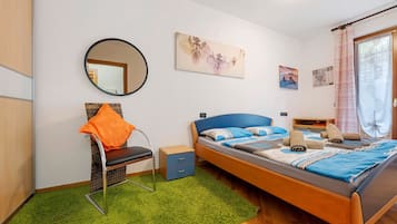 2 bedrooms, iron/ironing board, free WiFi, bed sheets