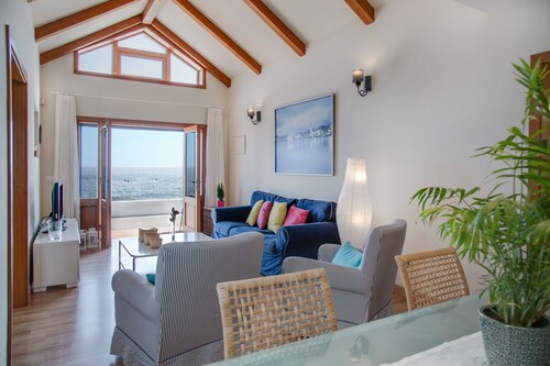 Quiet Holiday Home "Casa Jimena" with Fantastic Sea and Mountain View