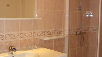 Shower, free toiletries, hair dryer, towels