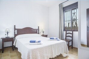 2 slaapkamers, een strijkplank/strijkijzer, gratis wifi, beddengoed