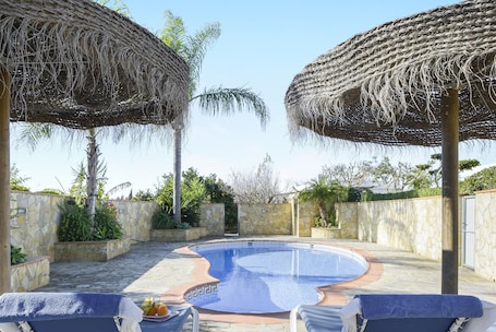 Pool. Holiday Home “Casa de la Viña” with Wi-Fi, Garden, Pool & Terrace