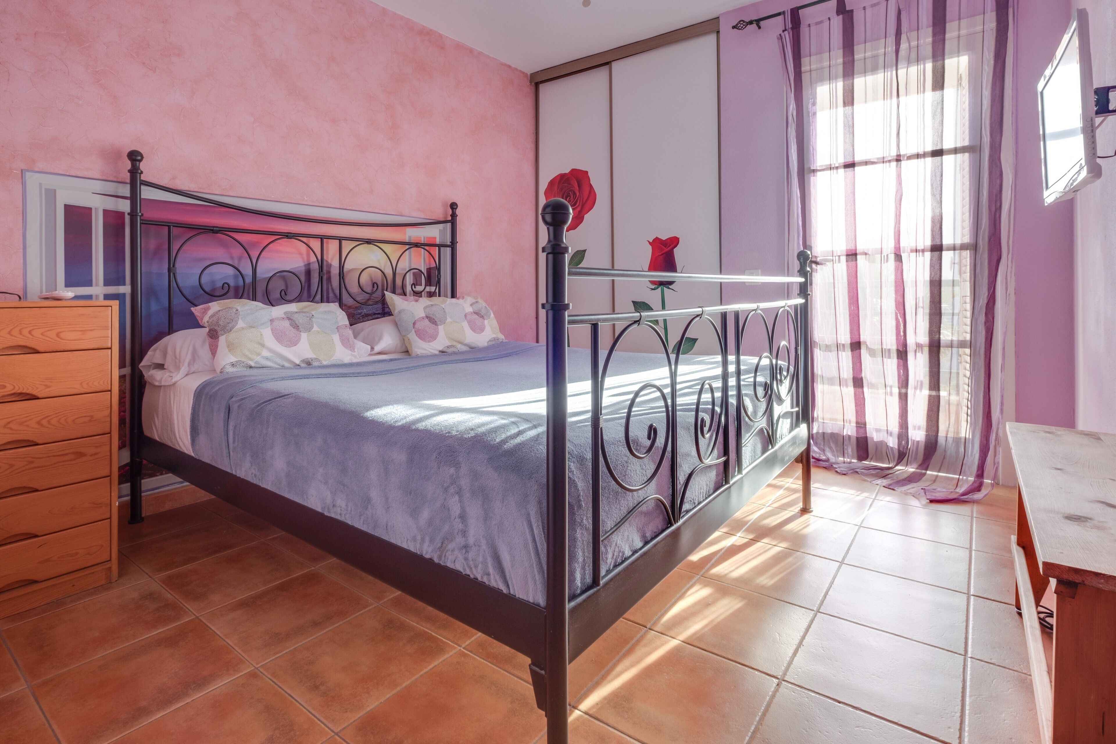 3 bedrooms, iron/ironing board, free WiFi, bed sheets