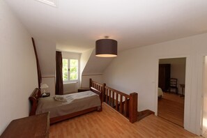 5 chambres, fer et planche à repasser, Wi-Fi