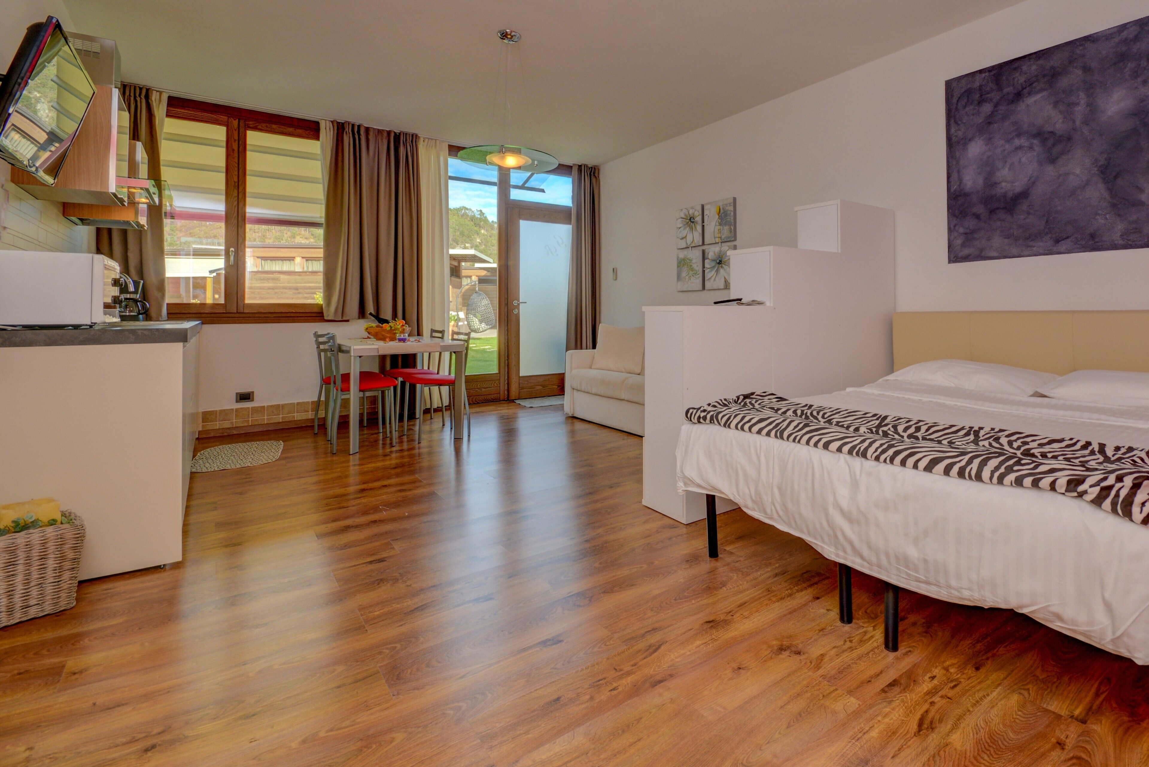 2 makuuhuonetta, silitysrauta/-lauta, ilmainen Wi-Fi, vuodevaatteet