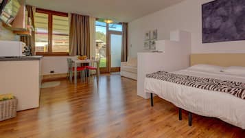 2 makuuhuonetta, silitysrauta/-lauta, ilmainen Wi-Fi, vuodevaatteet