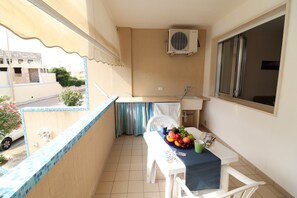 Outdoor dining - Tranquil Holiday Apartment "Marzia" with Air Conditioning and Balcony (Otranto)