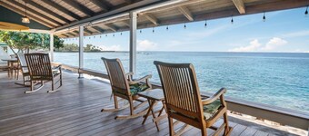 Ocean-view sanctuary in Kailua Kona, 2-bedroom retreat with luxury amenities.