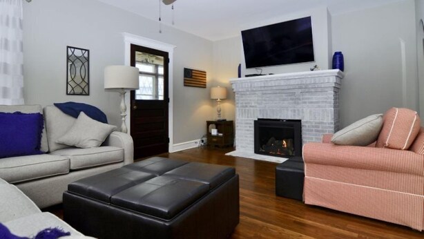 Unclassified image, 1 of 40, button