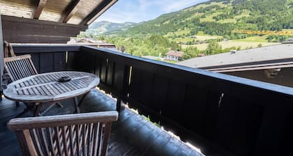 Cosy Apartment "Wurzhöhe" with Balcony & Wi-Fi; Parking Available