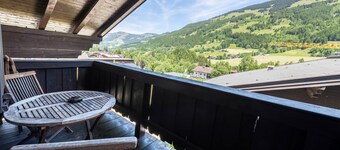 Cosy Apartment "Wurzhöhe" with Balcony & Wi-Fi; Parking Available