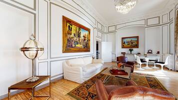 Presidentieel appartement | 2 slaapkamers, luxe beddengoed, donsdekens, een kluis op de kamer