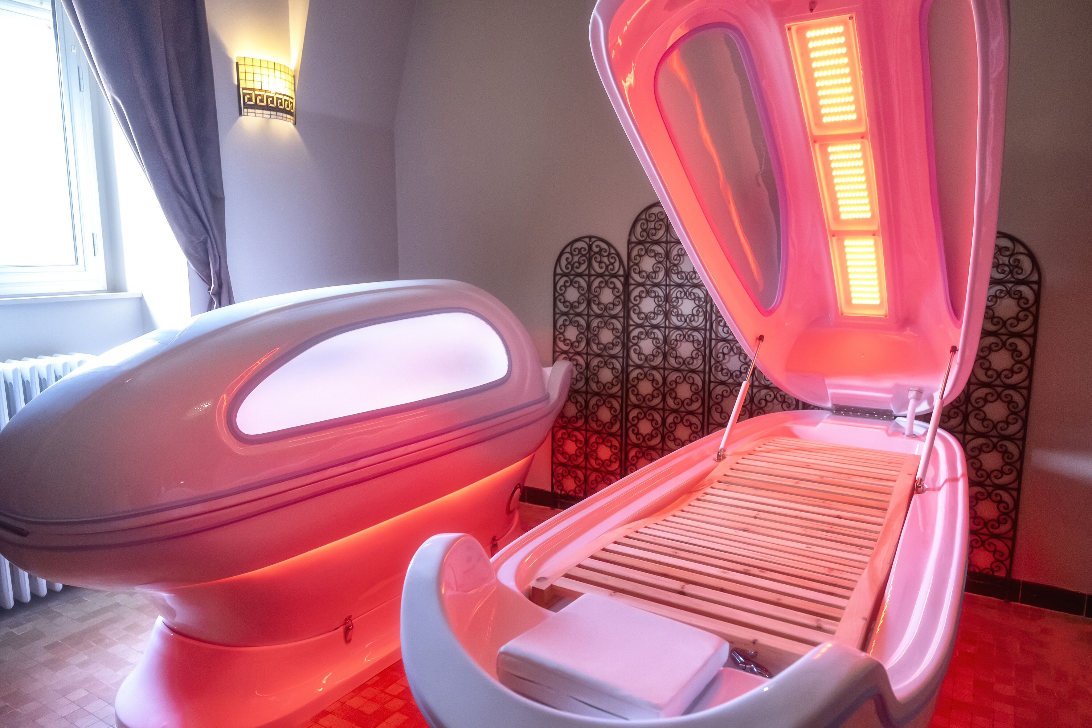 Couples treatment room(s), sauna, hot tub, steam room