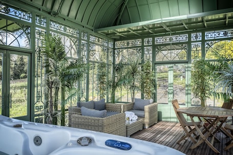 Bañera de hidromasaje exterior. Chateau de Tressé