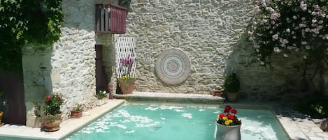 Seasonal outdoor pool, pool umbrellas, sun loungers