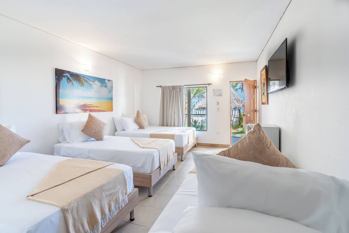 In-room safe, WiFi (free), bed sheets