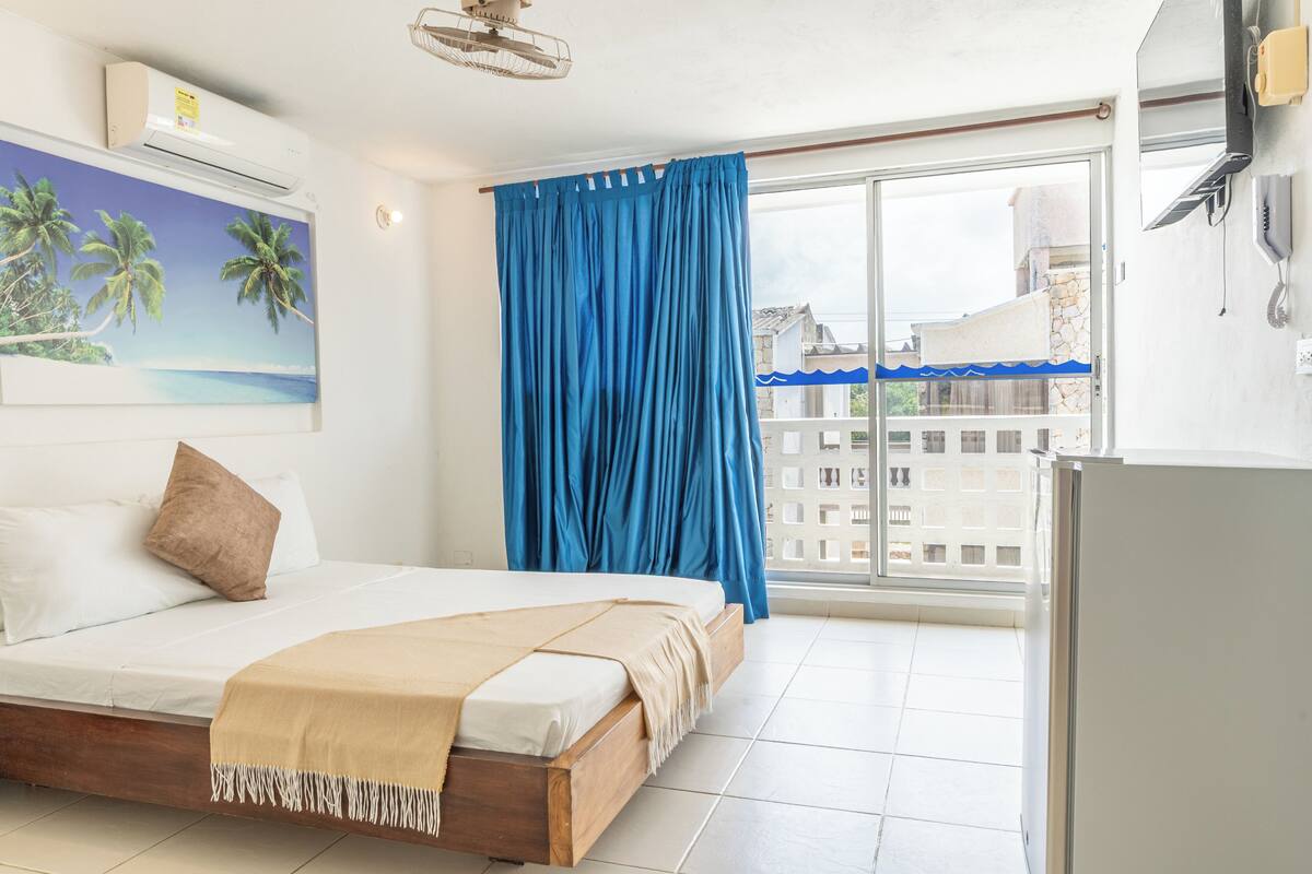 Standard Double Room | In-room safe, WiFi (free), bed sheets