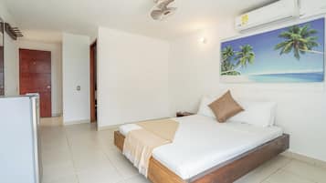 In-room safe, free WiFi, bed sheets