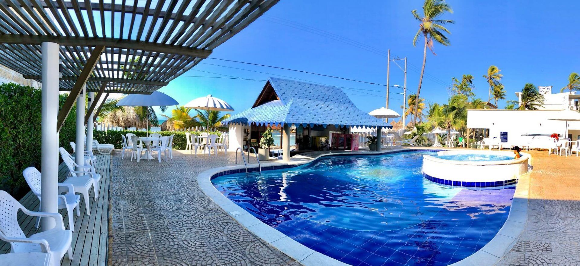 2 outdoor pools, sun loungers