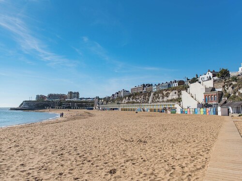 3 bedroom accommodation in Broadstairs