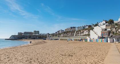 3 bedroom accommodation in Broadstairs