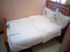Desk, blackout curtains, iron/ironing board, free WiFi - Ibiza Club (Nyeri)