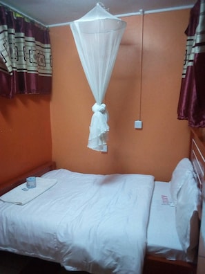 Desk, blackout curtains, iron/ironing board, free WiFi - Ibiza Club (Nyeri)
