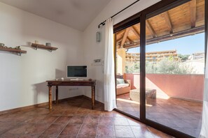 Televisión y chimenea 