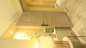 A bathroom with a bathtub, a towel rack, and a framed sign above the tub. - New in 2020, 5 guest rooms, tastefully decorated, ideal location! (saint remy de provence)