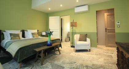 New in 2020, 5 guest rooms, tastefully decorated, ideal location!