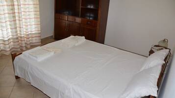 3 slaapkamers, een strijkplank/strijkijzer, wifi