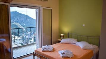 3 chambres, fer et planche à repasser, Wi-Fi, draps fournis