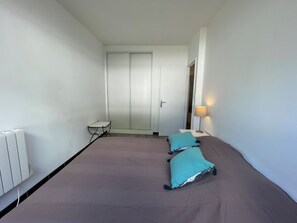 2 Schlafzimmer, Reisekinderbett, kostenloses WLAN, Bettwäsche