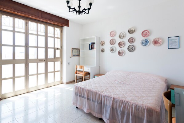 3 bedrooms, iron/ironing board, bed sheets