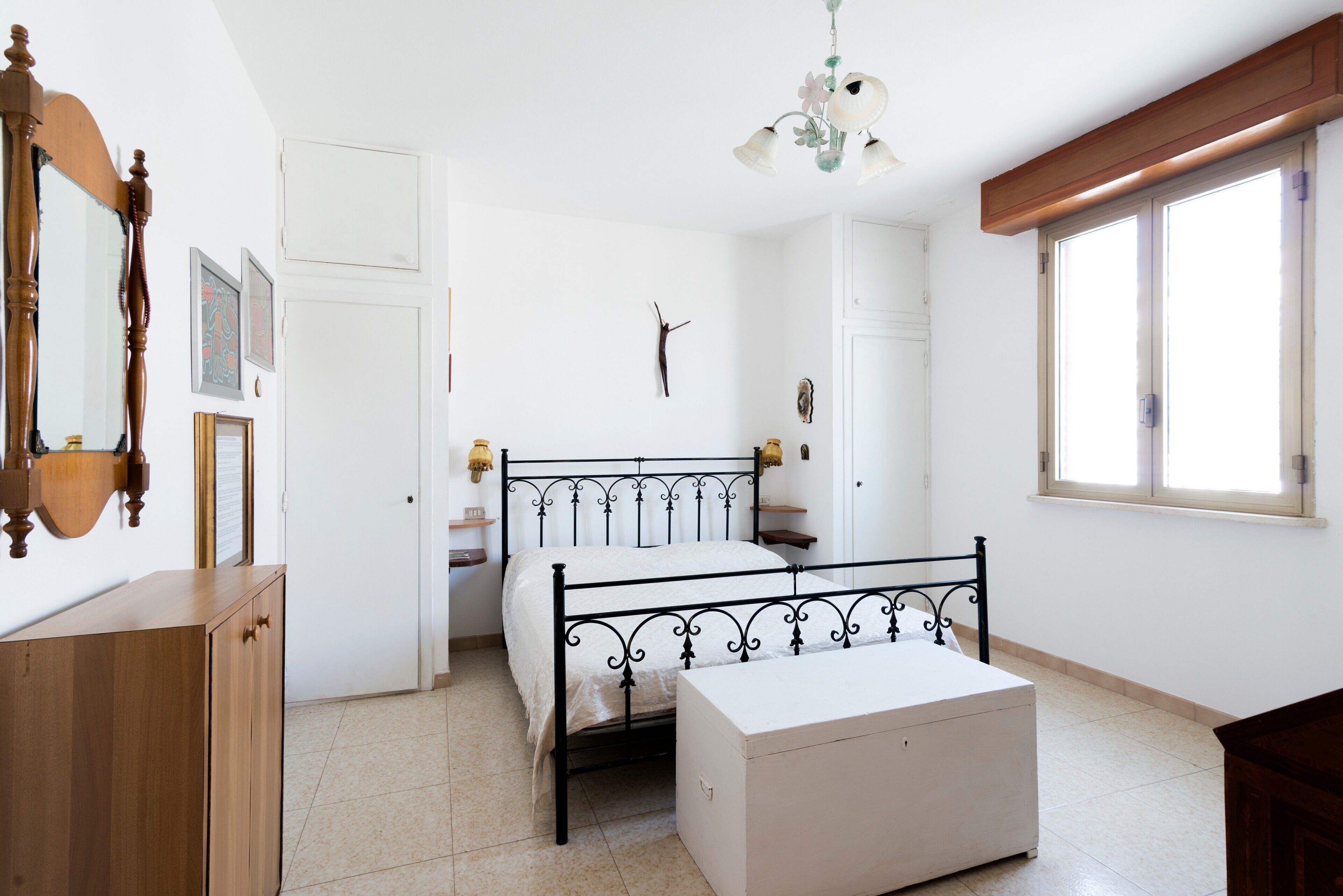 3 bedrooms, iron/ironing board, bed sheets