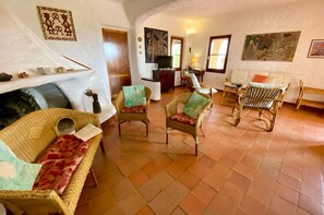 TV de tela plana, lareira