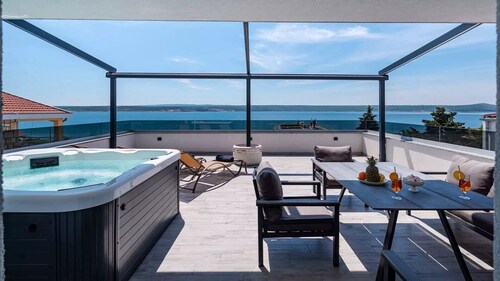 Modern Villa FUTURA with pool and jacuzzi