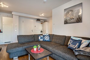 Fernseher, DVD-Player, Stereoanlage