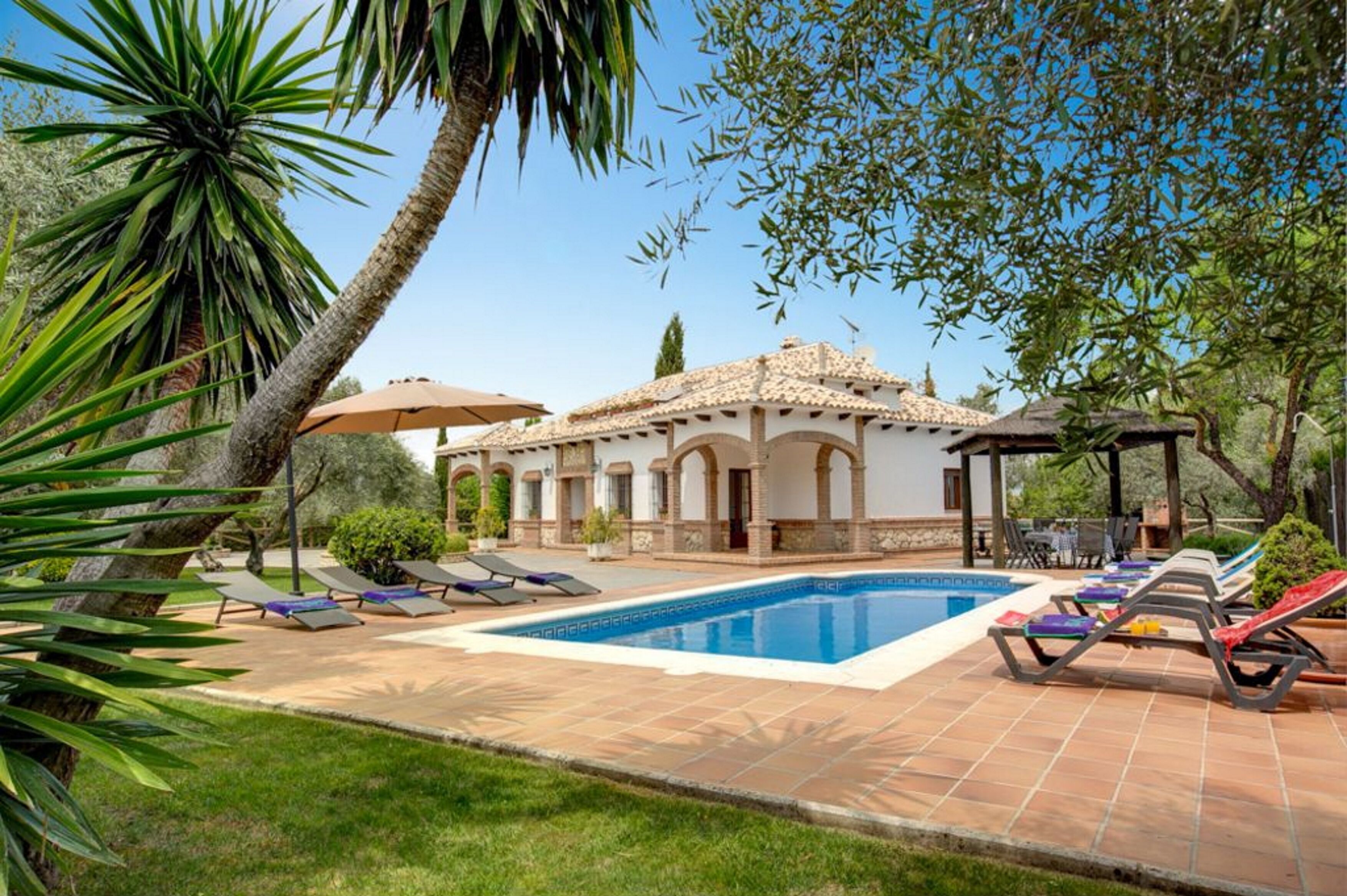 Piscina all'aperto, una piscina riscaldata