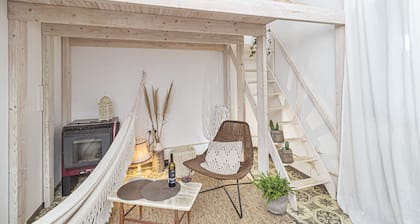 Bauernhaus auf nachhaltigem Bauernhof mit Tieren